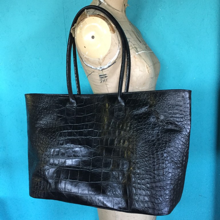 croc tote model fritha.jpg
